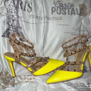 Neon and beige patent leather Catherine Melandrino pointed shoe with studs new